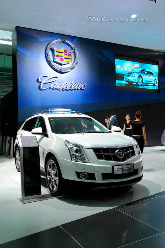 东方人,站,坐,竖图,室内,白天,正面,汽车,亚洲,五个人,一辆,停靠,阴影,服装,光线,英文,标志,文字,影子,字符,字母,灯光,许多人,注视,黄种人,标识,车,衣服,白色,交通工具,轿车,观察,看,站着,一群人,汉字,展示,服饰,观看,展览,车展,英文字母,察看,衣着,穿着,关注,停泊,中文,载具,凯迪拉克,国文,华文,衣饰,男人,男性,年轻男性,年轻女性,女人,女性,亚洲人,站立,坐着,彩图,全身,汽车展览,shwf1,2012浦东国际汽车展览会