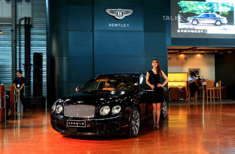 东方人,三个人,模特,站,坐,横图,室内,白天,正面,裙子,汽车,亚洲,一辆,停靠,握,阴影,连衣裙,光线,英文,标志,文字,影子,字符,字母,灯光,跑车,拿,拿着,注视,黄种人,标识,吊牌,手叉腰,车,黑色,胸牌,交通工具,叉腰,观察,看,站着,汉字,车模,展示,握着,观看,展览,车展,英文字母,察看,徽章,关注,停泊,中文,载具,身份,胸章,胸卡,国文,华文,编号牌,雕刻牌,工号牌,胸号牌,胸徽,员工牌,单手叉腰,男人,男性,年轻男性,年轻女性,女人,女性,亚洲人,模特儿,站立,坐着,彩图,全身,宾利,汽车展览,本特利,shwf1,2012浦东国际汽车展览会