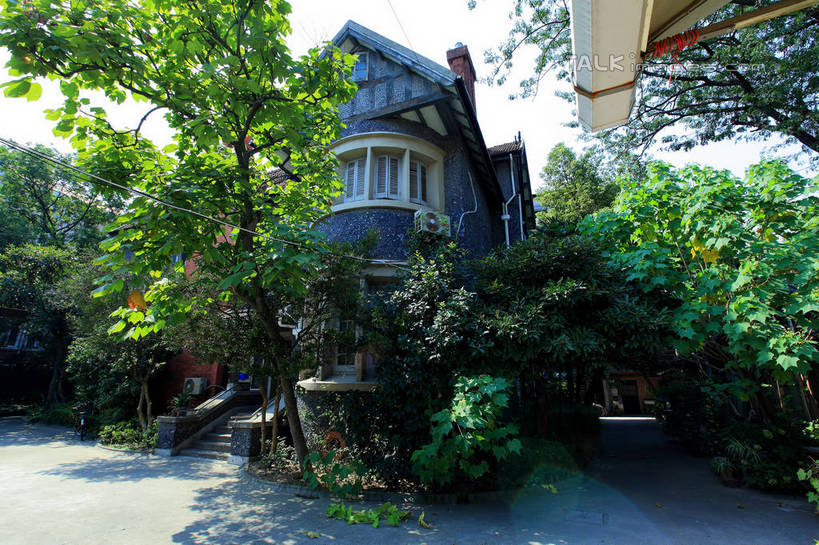 无人,家,横图,室外,白天,正面,度假,美景,树林,植物,别墅,窗户,城市风光,城市,道路,路,上海,中国,亚洲,房屋,屋子,景观,公寓,小路,交通,娱乐,洋房,楼房,玻璃窗,住宅,树,树木,绿色,天空,自然,天,享受,休闲,景色,放松,生长,成长,申,东亚,静安区,长宁区,上海市,中华人民共和国,沪,华东地区,彩图,房子,shwf1,愚园路