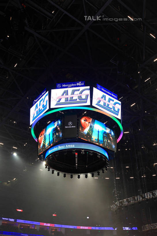 无人,竖图,室内,白天,仰视,旅游,度假,显示器,标志建筑,地标,建筑,上海,中国,亚洲,阴影,光线,屏幕,影子,灯光,娱乐,显示屏,建设,享受,休闲,世博文化中心,上海世博馆,世博馆,上海世博会,世博,世博会,旅游胜地,放松,申,输出设备,东亚,世博园,上海市,中华人民共和国,沪,华东地区,彩图,低角度拍摄,梅赛德斯.奔驰文化中心,梅赛德斯奔驰文化中心,上海梅赛德斯.奔驰文化中心,shwf1