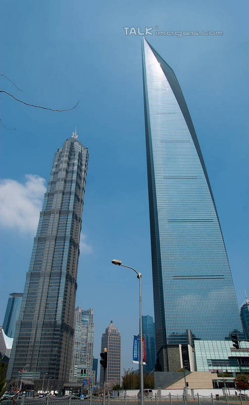 无人,高楼大厦,竖图,室外,白天,仰视,度假,时尚,办公楼,美景,城市风光,标志建筑,城市,大厦,地标,建筑,摩天大楼,写字楼,上海,中国,亚洲,阴影,光线,影子,景观,云,云朵,建筑群,都市,云彩,娱乐,建设,现代,金茂大厦,浦东,蓝色,白云,蓝天,天空,阳光,天,享受,休闲,商务楼,景色,放松,环球金融中心,申,金融中心,浦东新区,世纪大道,东亚,上海市,中华人民共和国,沪,华东地区,商业圈,彩图,低角度拍摄,大楼,高层建筑,高楼,摩天楼,商业中心,shwf1