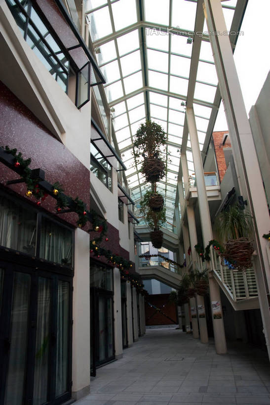 无人,高楼大厦,栏杆,竖图,室内,白天,正面,度假,时尚,美景,楼梯,天花板,城市风光,城市,大厦,建筑,摩天大楼,上海,中国,亚洲,扶手,阶梯,景观,建筑群,走廊,过道,地面,都市,娱乐,建设,护栏,创意园区,台阶,享受,休闲,景色,放松,创意,申,黄浦区,东亚,建国中路,八号桥,上海市,中华人民共和国,沪,华东地区,设计,彩图,大楼,高层建筑,高楼,摩天楼,shwf1