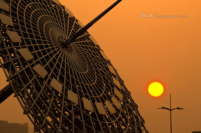 无人,横图,室外,白天,仰视,旅游,度假,日落,标志建筑,地标,建筑,路灯,照明,雕塑,上海,中国,亚洲,艺术,装饰,雕刻,雕像,晚霞,霞光,落日,灯光,娱乐,建设,浦东,灯,黄昏,工艺品,享受,休闲,旅游胜地,彩霞,放松,纪念,照亮,美术,申,照明设备,主题,陈列,陆家嘴,浦东新区,东亚,上海市,中华人民共和国,沪,华东地区,功能,美学,夕照,薄暮,夕阳,彩图,低角度拍摄,傍晚,斜阳,shyj1