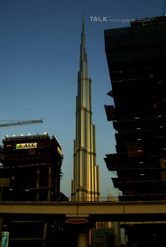 无人,高楼大厦,竖图,室外,白天,仰视,度假,美景,城市风光,标志建筑,城市,大厦,地标,建筑,摩天大楼,阿联酋,亚洲,景观,娱乐,建设,蓝色,蓝天,天空,天,享受,休闲,景色,放松,晴朗,西亚,阿拉伯联合酋长国,迪拜,万里无云,迪拜塔,哈利法塔,比斯迪拜塔,杜拜,迪拜大厦,晴空,晴空万里,彩图,低角度拍摄,大楼,高层建筑,高楼,摩天楼,shyj1