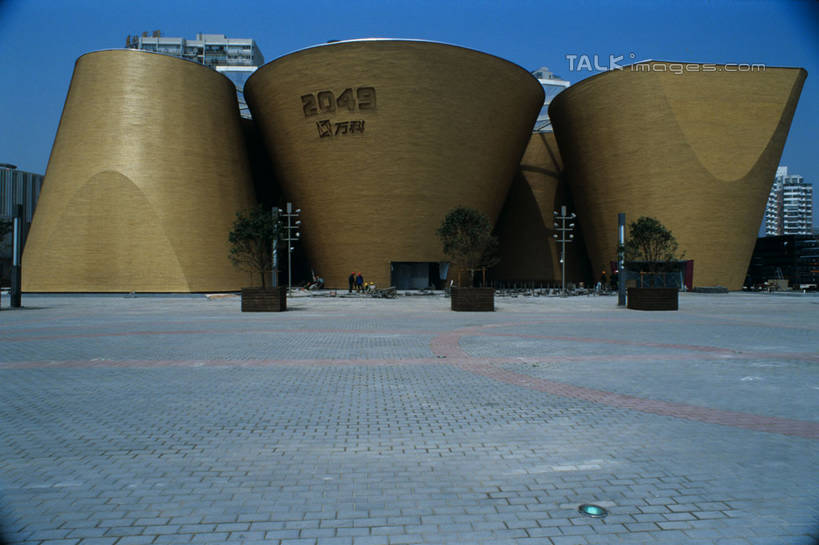 无人,横图,室外,白天,正面,旅游,度假,标志建筑,道路,地标,建筑,路,上海,中国,亚洲,阴影,光线,标志,文字,影子,字符,墙,小路,交通,娱乐,标识,建设,墙壁,墙面,黄色,蓝色,蓝天,天空,阳光,天,享受,休闲,上海世博馆,世博馆,万科馆,上海世博会,世博,世博会,汉字,旅游胜地,放松,晴朗,申,中文,东亚,世博园,上海市,万里无云,中华人民共和国,沪,华东地区,国文,华文,晴空,晴空万里,彩图,万科企业馆,shylt1