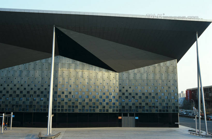 无人,横图,室外,白天,正面,旅游,度假,标志建筑,道路,地标,建筑,路,公路,汽车,上海,中国,亚洲,阴影,光线,纹路,纹理,影子,墙,交通,娱乐,建设,墙壁,墙面,车,蓝色,蓝天,天空,阳光,交通工具,轿车,天,享受,休闲,主题馆,世博主题馆,上海世博馆,世博馆,上海世博会,世博,世博会,旅游胜地,放松,晴朗,申,载具,东亚,世博园,上海市,万里无云,肌理,中华人民共和国,沪,华东地区,晴空,晴空万里,马路,彩图,shylt1