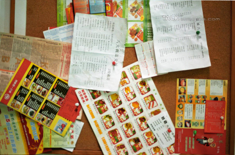 无人,横图,室内,特写,白天,正面,指示牌,静物,阴影,反射,信息,标志,文字,影子,标识,布告,布告栏,广告,通知,公告,传播,消息,公布栏,彩图,shylt1