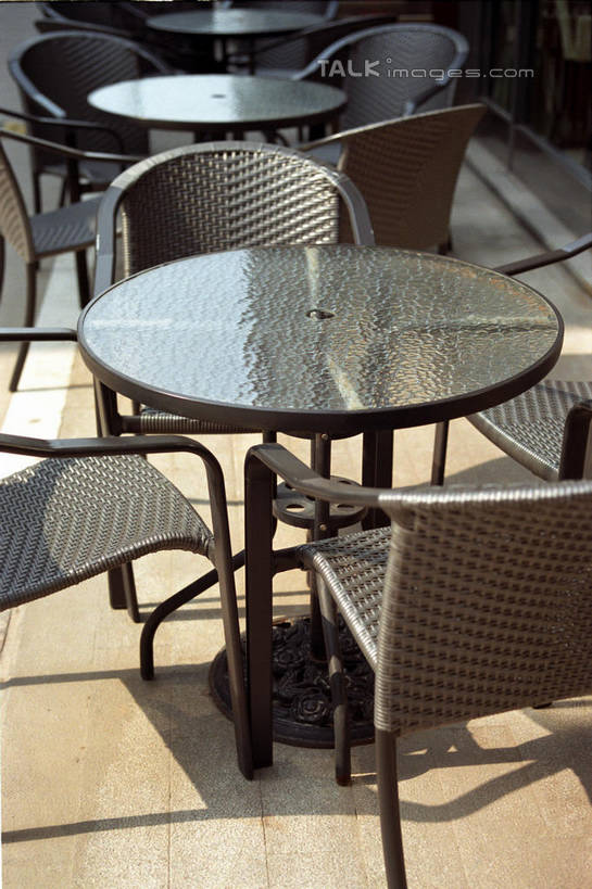 无人,竖图,俯视,室外,白天,餐桌,桌子,椅子,金属制品,上海,中国,亚洲,许多,阴影,光线,金属,影子,很多,阳光,餐台,申,咖啡店,咖啡屋,东亚,上海市,中华人民共和国,沪,华东地区,彩图,高角度拍摄,咖啡馆,shylt1