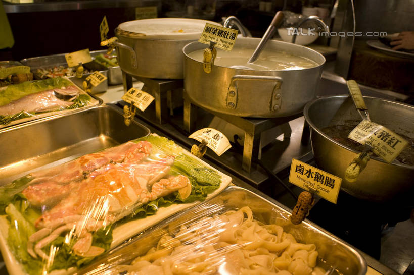 海鲜,蟹,无人,餐厅,横图,俯视,室外,白天,烹饪,厨具,香港,中国,亚洲,阴影,光线,螃蟹,炖锅,锅子,影子,陶瓷,灯光,陶瓷制品,锅,水产,海洋生物,茶餐厅,锅具,港,水生动物,海产品,水生物,东亚,海底动物,烹饪用具,香港特别行政区,港澳台,中华人民共和国,甲壳动物,烹调用具,烹调,彩图,高角度拍摄,餐馆,饭店,饭馆,shylt1