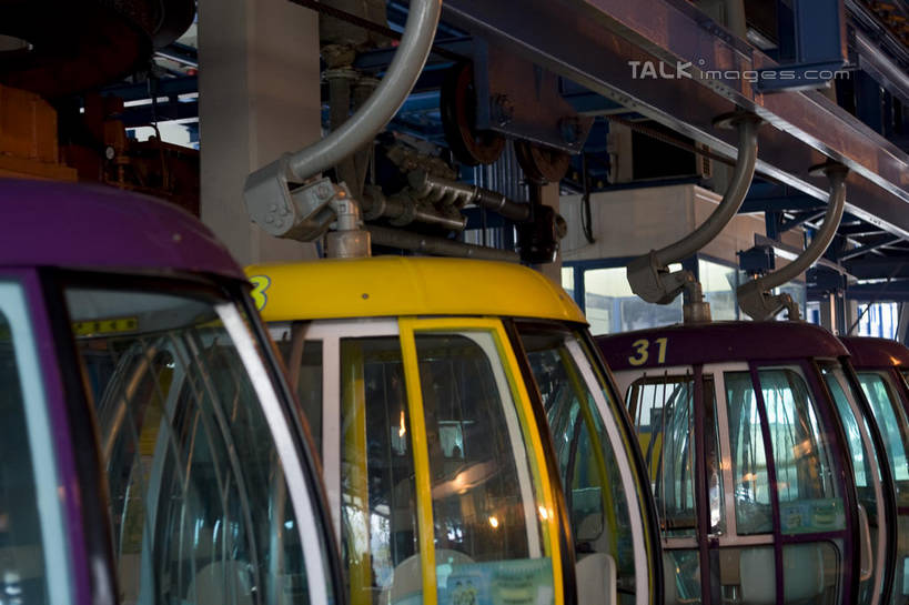 无人,横图,室内,白天,正面,度假,美景,城市风光,城市,香港,中国,亚洲,阴影,反射,标志,数字,文字,影子,字符,景观,娱乐,标识,缆车,交通工具,享受,休闲,景色,放松,阿拉伯数字,港,东亚,索道,香港岛,香港特别行政区,港澳台,中华人民共和国,缆索铁路,港岛,彩图,黄竹坑,香港海洋公园,shylt1