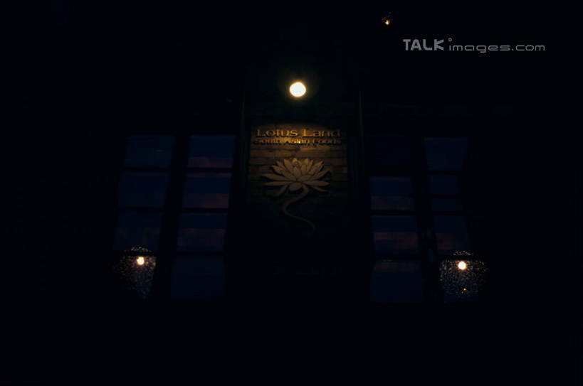 无人,餐厅,横图,室外,夜晚,正面,度假,绘画,美景,城市风光,城市,雕塑,上海,中国,亚洲,阴影,艺术,装饰,光线,雕刻,雕像,浮雕,影子,景观,灯光,背光,文化,娱乐,泰康路,田子坊,工艺品,享受,休闲,景色,放松,纪念,美术,申,主题,逆光,陈列,卢湾区,东亚,上海市,中华人民共和国,沪,华东地区,功能,美学,画画,彩图,餐馆,饭店,饭馆,shylt1