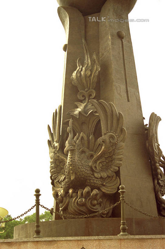 无人,竖图,室外,白天,仰视,度假,成功,美景,植物,城市风光,城市,雕塑,中国,亚洲,阴影,艺术,装饰,光线,龙,雕刻,雕像,影子,柱子,景观,娱乐,树,树木,绿色,阳光,自然,工艺品,享受,休闲,景色,放松,生长,成长,纪念,美术,高贵,主题,图腾,传说,陈列,东亚,安徽,安徽省,鸠兹广场,芜湖,中华人民共和国,华东地区,功能,美学,祥瑞,皖,灵兽,权势,尊荣,芜湖市,图腾柱,幸运,彩图,低角度拍摄,shzwj1