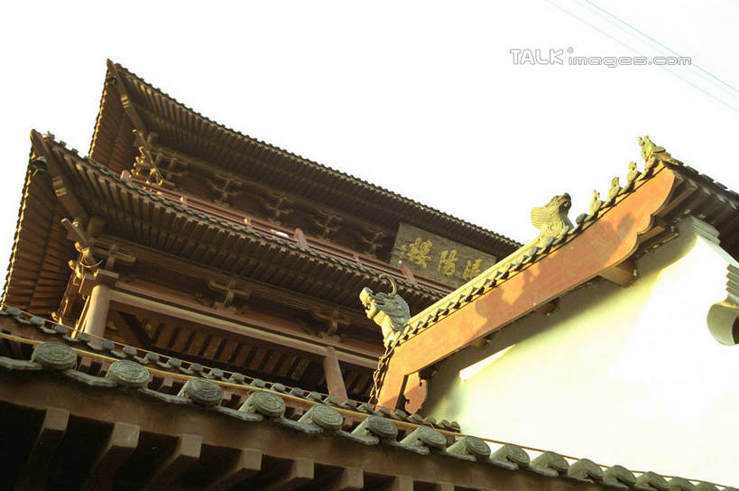 无人,横图,室外,白天,仰视,旅游,度假,名胜古迹,标志建筑,地标,建筑,雕塑,庐山,中国,亚洲,阴影,遗迹,艺术,装饰,光线,标志,雕刻,牌匾,瓦片,文字,影子,字符,屋顶,顶棚,瓦,古迹,文化,文物,娱乐,标识,建设,古建筑,江西,阳光,工艺品,享受,休闲,汉字,旅游胜地,放松,建造,纪念,美术,中文,主题,陈列,古文明,东亚,屋瓦,九江,江西省,中华人民共和国,华东地区,功能,美学,国文,华文,赣,九江市,庐山国家公园,彩图,低角度拍摄,shzwj1