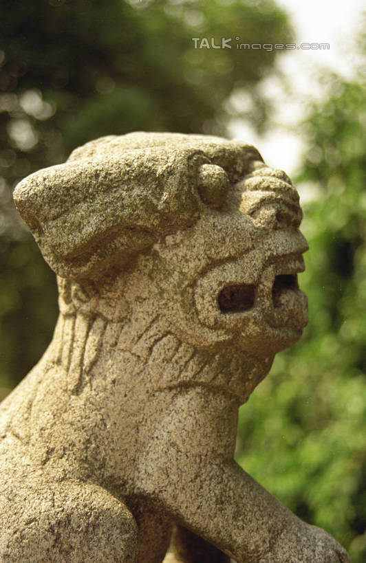 无人,竖图,室外,特写,白天,正面,旅游,度假,名胜古迹,植物,标志建筑,地标,建筑,雕塑,岳阳楼,中国,亚洲,阴影,朦胧,模糊,遗迹,艺术,装饰,光线,雕刻,雕像,影子,古迹,文物,娱乐,建设,古建筑,树,树木,绿色,阳光,自然,工艺品,享受,休闲,旅游胜地,放松,生长,成长,纪念,美术,主题,陈列,古文明,东亚,湖南,岳阳,湖南省,中华人民共和国,功能,美学,华中地区,湘,岳阳市,彩图,shzwj1