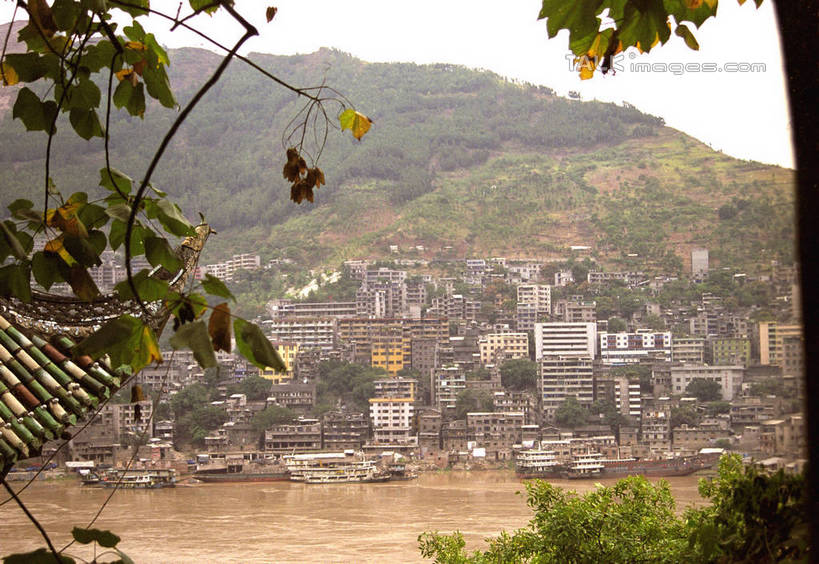 无人,家,横图,室外,白天,正面,旅游,度假,河流,石头,美景,山,山脉,水,植物,标志建筑,地标,建筑,长江三峡,重庆,中国,亚洲,阴影,光线,石子,影子,房屋,屋子,河水,景观,山顶,山峰,水流,公寓,山峦,娱乐,建设,洋房,楼房,住宅,树,树木,绿色,阳光,自然,群山,享受,休闲,旅游胜地,景色,放松,生长,成长,自然风光,东亚,湖北,湖北省,中华人民共和国,西南地区,重庆市,渝,奉节县,巫山县,华中地区,鄂,宜昌,宜昌市,恩施,恩施州,恩施土家族苗族自治州,颠峰,极峰,巴东县,石块,彩图,房子,白帝城,南津关,秭归,秭归县,shzwj1