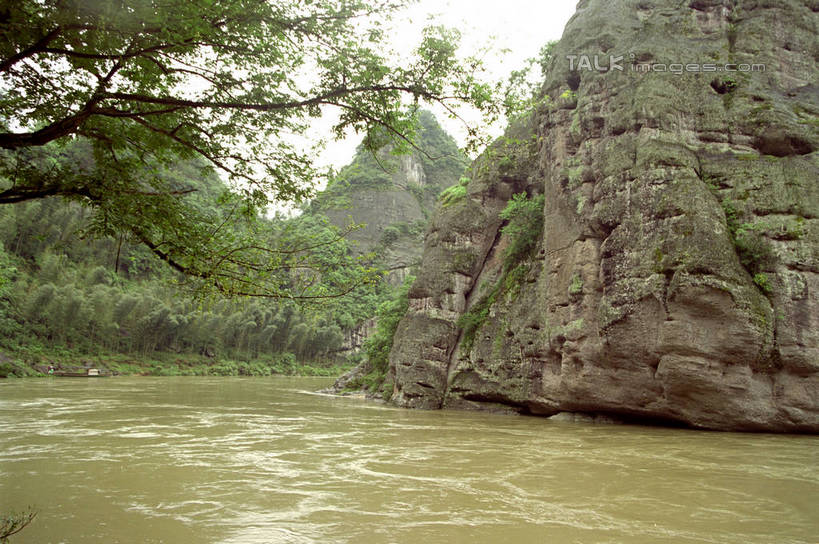 无人,横图,室外,白天,正面,旅游,度假,河流,石头,美景,山,山脉,水,植物,中国,亚洲,阴影,波纹,光线,石子,影子,河水,景观,山顶,山峰,水流,涟漪,山峦,娱乐,树,树木,绿色,倒影,水纹,阳光,自然,波浪,群山,享受,休闲,景色,放松,生长,成长,倒映,自然风光,东亚,湖南,八角寨,湖南省,中华人民共和国,水晕,华中地区,湘,邵阳,邵阳市,颠峰,极峰,反照,石块,彩图,新宁县,shzwj1