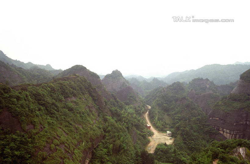 无人,横图,室外,白天,正面,旅游,度假,石头,美景,森林,山,山脉,树林,植物,雾,中国,亚洲,阴影,朦胧,模糊,光线,石子,影子,景观,山顶,山峰,山峦,娱乐,树,树木,绿色,阳光,自然,群山,享受,休闲,景色,放松,生长,成长,迷雾,自然风光,东亚,湖南,八角寨,湖南省,中华人民共和国,华中地区,湘,邵阳,邵阳市,颠峰,极峰,石块,大雾,彩图,新宁县,shzwj1