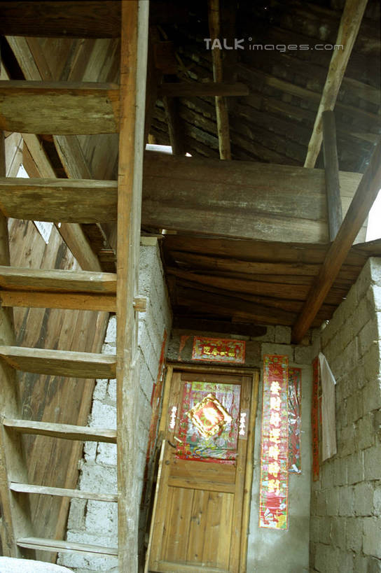 无人,家,木屋,栏杆,竖图,室内,白天,仰视,楼梯,中国,亚洲,扶手,阶梯,屋顶,顶棚,护栏,台阶,住宅,东亚,湖南,八角寨,湖南省,中华人民共和国,华中地区,湘,邵阳,邵阳市,彩图,低角度拍摄,茅舍,茅屋,棚屋,小木屋,小屋,新宁县,shzwj1