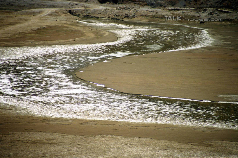 无人,横图,俯视,室外,白天,旅游,度假,河流,美景,沙滩,水,香格里拉,中国,亚洲,曲折,弯曲,沙子,河岸,河水,河滩,景观,水流,沙地,娱乐,自然,享受,休闲,景色,放松,蜿蜒,四川省,自然风光,东亚,四川,稻城,甘孜藏族自治州,中华人民共和国,西南地区,川,甘孜,甘孜州,彩图,高角度拍摄,稻城县,shzwj1