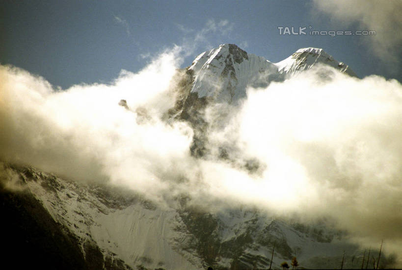 无人,横图,室外,白天,正面,旅游,度假,石头,美景,山,雪,雪山,雾,大雪,中国,亚洲,阴影,朦胧,模糊,光线,石子,影子,冰,积雪,景观,山顶,山峰,雪景,云,云朵,冬季,冬天,山峦,云彩,娱乐,蓝色,白云,蓝天,天空,阳光,自然,天,享受,休闲,景色,放松,寒冷,四川省,晴朗,迷雾,冰冷,自然风光,东亚,四川,稻城,亚丁,甘孜藏族自治州,中华人民共和国,西南地区,严寒,川,甘孜,甘孜州,冰凉,酷寒,凛冽,凛凛,极冷,颠峰,极峰,石块,大雾,晴空,彩图,稻城县,shzwj1