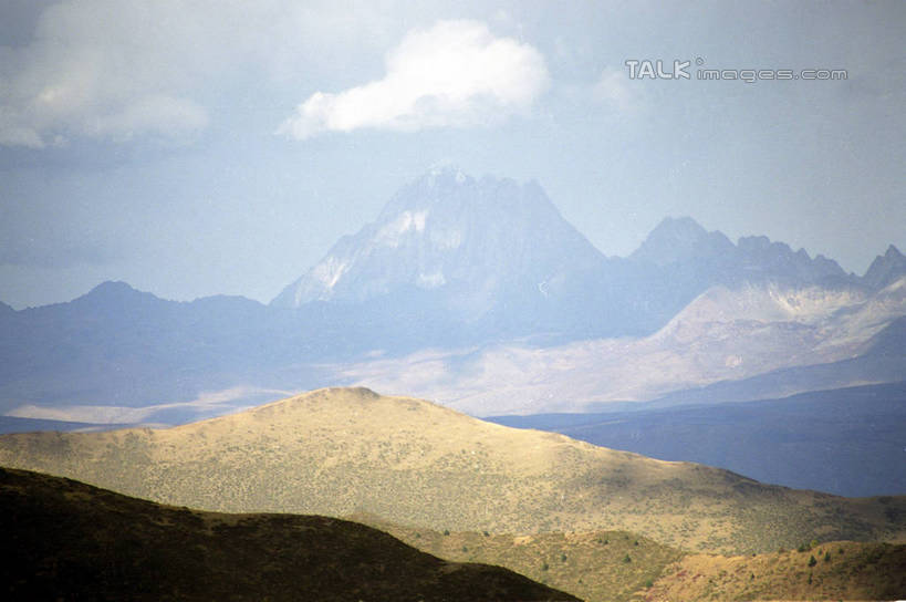 无人,横图,室外,白天,正面,旅游,度假,石头,美景,山,山脉,中国,亚洲,阴影,光线,石子,影子,景观,山顶,山峰,云,云朵,山峦,云彩,娱乐,蓝色,白云,蓝天,天空,阳光,自然,群山,天,享受,休闲,景色,放松,四川省,晴朗,自然风光,东亚,四川,稻城,甘孜藏族自治州,中华人民共和国,西南地区,川,甘孜,甘孜州,颠峰,极峰,石块,晴空,彩图,稻城县,shzwj1
