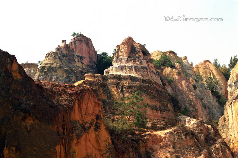 无人,横图,室外,白天,正面,旅游,度假,石头,美景,山,山脉,植物,昆明,中国,阴影,光线,石子,影子,景观,山顶,山峰,山峦,娱乐,云南,树,树木,蓝色,绿色,蓝天,天空,阳光,自然,群山,天,享受,休闲,景色,放松,生长,晴朗,成长,自然风光,昆明市,云南省,万里无云,中华人民共和国,省会,西南地区,滇,颠峰,极峰,石块,晴空,晴空万里,彩图,宜良县,shzwj1