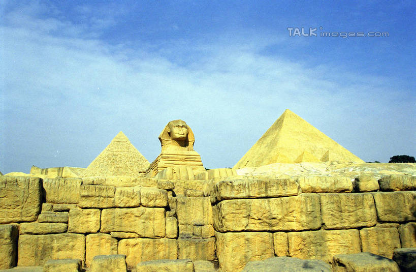 无人,游乐园,横图,室外,白天,正面,旅游,度假,名胜古迹,地标,游乐场,雕塑,深圳,非洲,中国,埃及,亚洲,阴影,遗迹,艺术,装饰,光线,雕刻,雕像,三角形,影子,云,云朵,云彩,古迹,历史,文物,娱乐,古建筑,蓝色,白云,蓝天,天空,阳光,工艺品,天,享受,休闲,旅游胜地,金字塔,放松,晴朗,纪念,美术,陵墓,狮身人面像,主题,陈列,世界之窗,古文明,东亚,广东,广东省,中华人民共和国,华南地区,古代七大奇迹,阿拉伯埃及共和国,金字塔之国,棉花之国,方锥形,功能,美学,粤,乐园,阿非利加洲,深圳市,主题公园,斯芬克斯,晴空,彩图,人造公园,主题乐园,南山区,标志性建筑,shzwj1