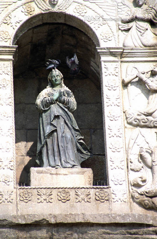 东方人,一个人,无人,站,竖图,室外,白天,仰视,民族服装,旅游,度假,石头,标志建筑,地标,建筑,雕塑,澳门,中国,亚洲,仅一个年轻女性,仅一个女性,仅一个人,服装,艺术,装饰,雕刻,雕像,石子,墙,注视,黄种人,娱乐,建设,墙壁,墙面,衣服,工艺品,观察,看,站着,享受,休闲,旅游胜地,放松,服饰,观看,纪念,美术,察看,衣着,穿着,关注,主题,陈列,东亚,大三巴牌坊,港澳台,中华人民共和国,功能,美学,澳门特别行政区,澳,衣饰,年轻女性,女人,女性,亚洲人,石块,站立,彩图,低角度拍摄,全身,传统服装,民俗服,shzwj1