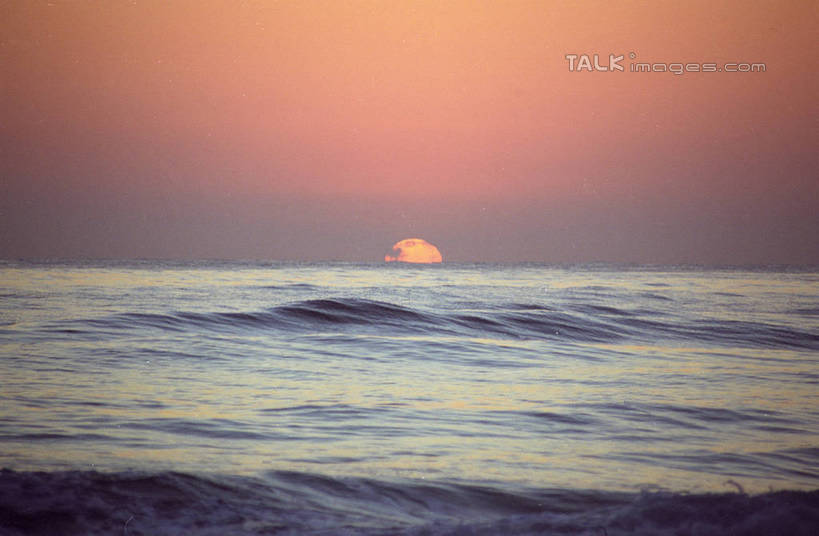 无人,横图,室外,白天,正面,旅游,度假,海浪,海洋,美景,日落,沙滩,澳大利亚,阴影,光线,沙子,影子,海岸,景观,浪花,水平线,晚霞,霞光,落日,辽阔,海平线,沙地,娱乐,倒影,阳光,自然,海水,黄昏,享受,休闲,广阔,景色,彩霞,放松,一望无际,倒映,自然风光,大洋洲,澳洲,海景,黄金海岸,昆士兰州,南方大陆,澳大利亚联邦,昆士兰,无边无际,一马平川,夕照,反照,薄暮,澳大利亚黄金海岸,大海,风浪,海,海水的波动,海滩,近岸浪,涌浪,夕阳,彩图,傍晚,水天相接,水天一线,斜阳,shzwj1