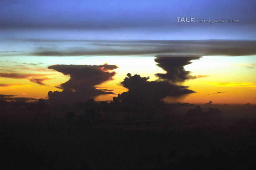 无人,横图,室外,特写,白天,正面,美景,日落,阴影,光线,影子,景观,晚霞,霞光,落日,阳光,自然,黄昏,景色,彩霞,自然风光,夕照,薄暮,夕阳,彩图,傍晚,斜阳,shzwj1