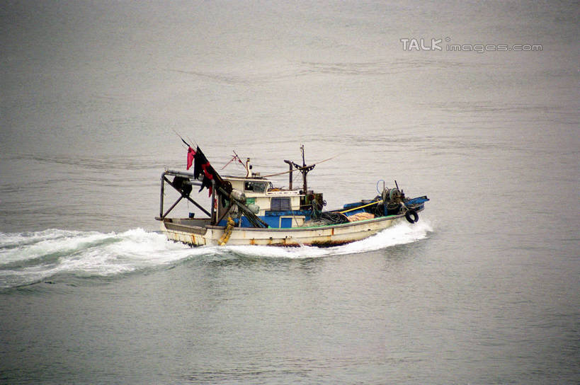 无人,横图,俯视,室外,白天,旅游,度假,河流,美景,水,轮船,船,韩国,亚洲,波纹,飞溅,溅,液体,河水,景观,水滴,水流,涟漪,娱乐,水珠,倒影,水纹,自然,船尾波,交通工具,波浪,享受,休闲,景色,放松,倒映,喷洒,自然风光,载具,东亚,水晕,大韩民国,全罗南道,木浦,木浦市,反照,彩图,高角度拍摄,道,shzwj1