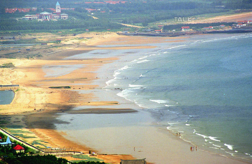 无人,横图,俯视,室外,白天,旅游,度假,海浪,海洋,美景,森林,沙滩,树林,植物,中国,亚洲,阴影,光线,沙子,影子,海岸,景观,浪花,沙地,娱乐,蓬莱,山东,烟台,树,树木,绿色,阳光,自然,海水,享受,休闲,景色,放松,生长,成长,自然风光,海景,东亚,山东省,中华人民共和国,华东地区,鲁,烟台市,大海,风浪,海,海水的波动,海滩,近岸浪,涌浪,彩图,高角度拍摄,蓬莱市,shzwj1