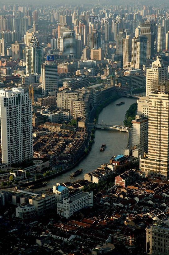 无人,高楼大厦,竖图,俯视,航拍,室外,白天,度假,河流,美景,水,植物,城市风光,标志建筑,城市,大桥,大厦,地标,建筑,立交桥,摩天大楼,桥梁,上海,中国,亚洲,阴影,光线,影子,河水,景观,水流,高架,建筑群,斜拉桥,桥,娱乐,建设,树,树木,绿色,阳光,自然,享受,休闲,景色,放松,生长,成长,申,鸟瞰,苏州河,吴淞江,东亚,上海市,中华人民共和国,沪,华东地区,彩图,高角度拍摄,大楼,高层建筑,高楼,摩天楼,shzxz1