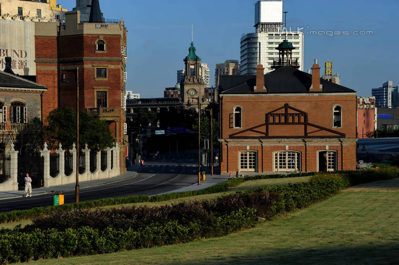 无人,博物馆,高楼大厦,横图,室外,白天,正面,度假,草地,草坪,美景,植物,城市风光,标志建筑,城市,大厦,地标,建筑,路灯,摩天大楼,照明,上海,中国,亚洲,阴影,环保,研究,光线,影子,景观,建筑群,灯光,防护,教育,娱乐,建设,虹口区,灯,草,树,树木,蓝色,绿色,蓝天,天空,阳光,自然,天,享受,休闲,景色,放松,生长,晴朗,成长,展览,照亮,申,照明设备,美好,美妙,欣赏,间隔,陈列,东亚,上海市,上海邮政大楼,上海邮电大楼,上海邮政博物馆,万里无云,中华人民共和国,沪,华东地区,美观,雅观,典藏,绿篱,生篱,树篱,植篱,晴空,晴空万里,彩图,大楼,高层建筑,高楼,摩天楼,上海邮政总局,shzxz1