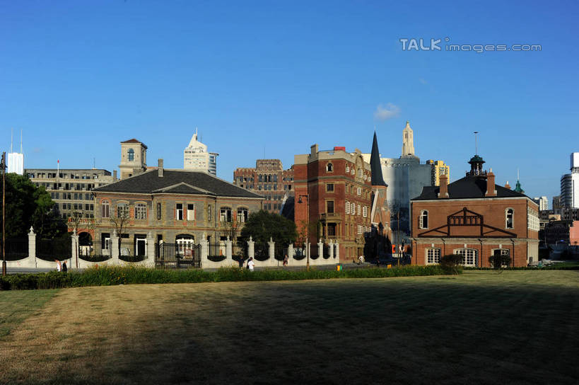 无人,博物馆,家,高楼大厦,横图,室外,白天,正面,度假,草地,草坪,美景,植物,城市风光,标志建筑,城市,大厦,地标,建筑,摩天大楼,上海,中国,亚洲,阴影,研究,光线,影子,房屋,屋子,景观,云,云朵,公寓,建筑群,教育,云彩,娱乐,建设,虹口区,洋房,楼房,住宅,草,树,树木,蓝色,绿色,白云,蓝天,天空,阳光,自然,天,享受,休闲,景色,放松,生长,晴朗,成长,展览,申,欣赏,陈列,东亚,上海市,上海邮政大楼,上海邮电大楼,上海邮政博物馆,中华人民共和国,沪,华东地区,典藏,晴空,彩图,房子,大楼,高层建筑,高楼,摩天楼,上海邮政总局,shzxz1