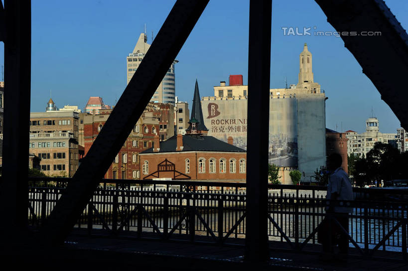 无人,博物馆,家,横图,室外,白天,正面,度假,河流,美景,水,城市风光,标志建筑,城市,地标,建筑,上海,中国,亚洲,研究,光线,影子,房屋,屋子,河水,景观,水流,公寓,建筑群,教育,娱乐,建设,虹口区,黄浦江,洋房,楼房,住宅,蓝色,蓝天,天空,阳光,天,享受,休闲,景色,放松,晴朗,展览,申,欣赏,陈列,外白渡桥,东亚,上海市,上海邮政大楼,上海邮电大楼,上海邮政博物馆,万里无云,中华人民共和国,沪,华东地区,典藏,晴空,晴空万里,彩图,房子,花园桥,威尔斯桥,春申江,上海邮政总局,shzxz1