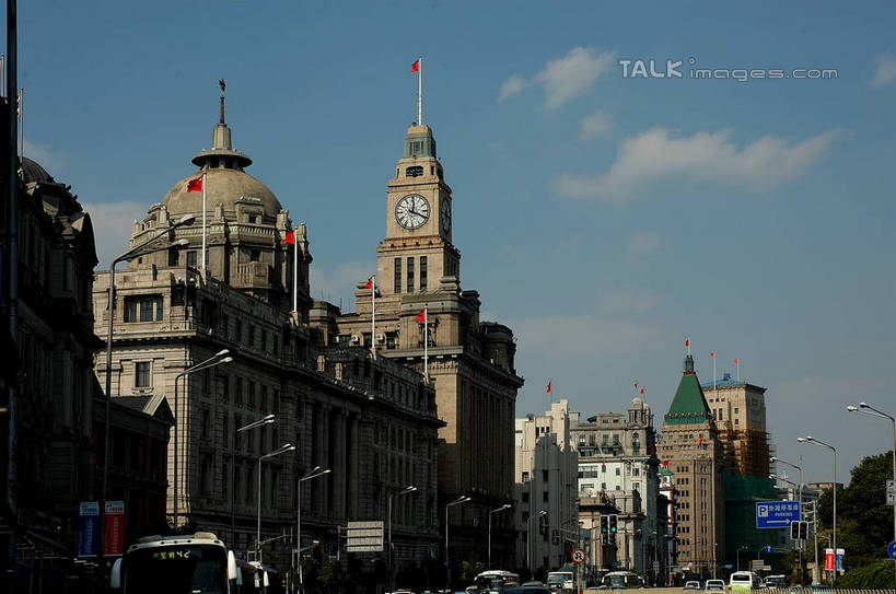 无人,高楼大厦,横图,室外,白天,正面,度假,美景,城市风光,标志建筑,城市,大厦,地标,建筑,摩天大楼,旗帜,上海,中国,亚洲,阴影,时间,光线,时钟,影子,景观,云,云朵,建筑群,钟楼,计时,云彩,娱乐,旗子,建设,蓝色,白云,蓝天,天空,阳光,钟表,天,享受,休闲,表,景色,放松,南京东路,晴朗,申,和平饭店,黄浦区,东亚,上海市,中华人民共和国,沪,华东地区,塔钟,旌旗,旗号,钟,晴空,彩图,大楼,高层建筑,高楼,摩天楼,shzxz1