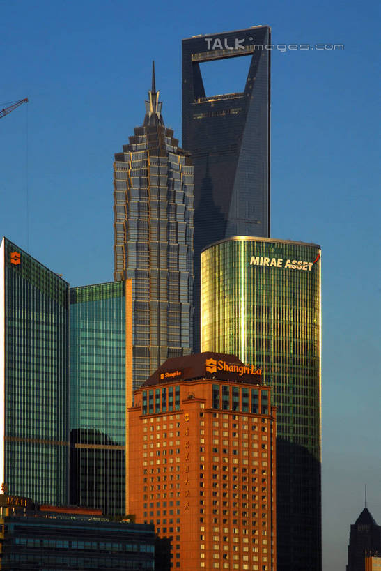 无人,高楼大厦,竖图,室外,白天,仰视,度假,美景,城市风光,标志建筑,城市,大厦,地标,建筑,摩天大楼,上海,中国,亚洲,阴影,光线,影子,景观,建筑群,娱乐,建设,金茂大厦,浦东,蓝色,蓝天,天空,阳光,天,享受,休闲,景色,放松,环球金融中心,晴朗,申,金融中心,陆家嘴,陆家嘴金融贸易区,浦东新区,上海环球金融中心,东亚,上海市,万里无云,中华人民共和国,沪,华东地区,金茂大楼,环球金融中心大厦,晴空,晴空万里,彩图,低角度拍摄,大楼,高层建筑,高楼,摩天楼,shzxz1