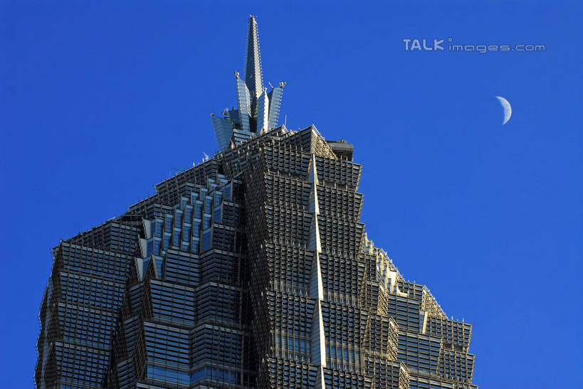 无人,高楼大厦,横图,室外,夜晚,仰视,度假,美景,城市风光,标志建筑,城市,大厦,地标,建筑,摩天大楼,上海,中国,亚洲,景观,月亮,月光,娱乐,建设,金茂大厦,浦东,蓝色,蓝天,天空,天,享受,休闲,景色,放松,明亮,申,金融中心,陆家嘴,陆家嘴金融贸易区,浦东新区,东亚,上海市,中华人民共和国,沪,华东地区,皎洁,金茂大楼,彩图,低角度拍摄,大楼,高层建筑,高楼,摩天楼,shzxz1