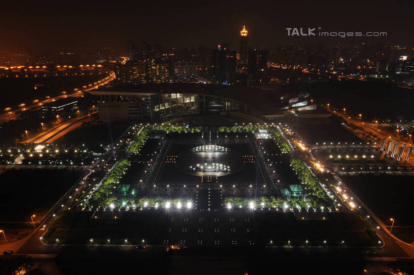 无人,横图,俯视,航拍,室外,夜晚,度假,技术,草地,草坪,美景,植物,城市风光,城市,道路,路,路灯,夜景,公路,照明,上海,中国,亚洲,阴影,研究,光线,科学,影子,景观,灯光,交通,教育,娱乐,浦东,灯,草,树,树木,绿色,自然,享受,休闲,景色,放松,上海科技馆,生长,成长,展览,照亮,申,照明设备,鸟瞰,欣赏,科技馆,陈列,浦东新区,世纪大道,东亚,上海市,中华人民共和国,沪,华东地区,马路,彩图,高角度拍摄,科学技术馆,shzxz1