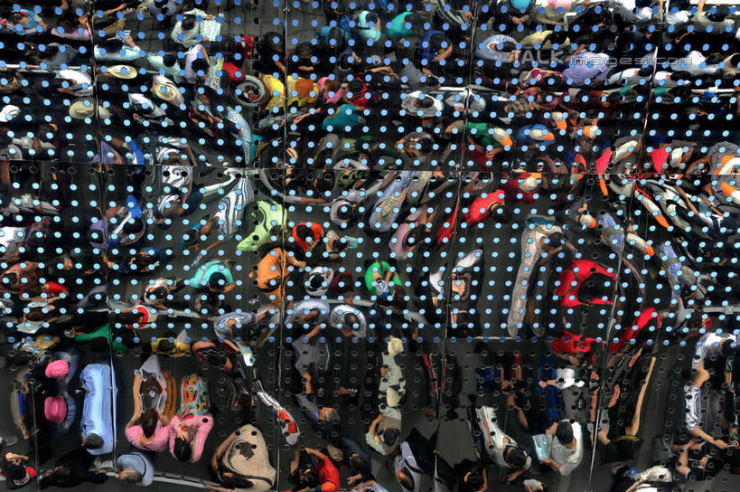 东方人,站,横图,俯视,室外,白天,度假,美景,窗户,城市风光,城市,上海,中国,亚洲,行人,游客,游人,服装,景观,许多人,休闲装,黄种人,娱乐,路人,旅客,玻璃窗,衣服,站着,一群人,享受,休闲,休闲服,上海世博馆,世博馆,上海世博会,世博,世博会,景色,放松,服饰,展览,申,东亚,世博园,世界博览会,上海市,中华人民共和国,沪,华东地区,过客,展览会,男人,男性,年轻男性,年轻女性,女人,女性,亚洲人,站立,半身,彩图,高角度拍摄,万国博览会,博览会,shzxz1