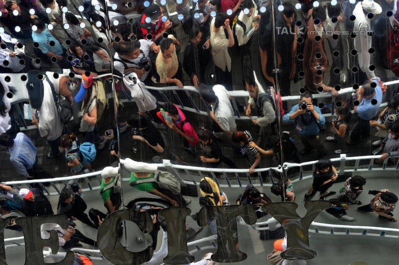 东方人,站,横图,俯视,室外,白天,度假,美景,城市风光,城市,上海,中国,亚洲,行人,游客,游人,服装,景观,许多人,休闲装,黄种人,娱乐,路人,旅客,衣服,站着,一群人,享受,休闲,休闲服,上海世博馆,世博馆,上海世博会,世博,世博会,景色,放松,服饰,展览,申,东亚,世博园,世界博览会,上海市,中华人民共和国,沪,华东地区,过客,展览会,男人,男性,年轻男性,年轻女性,女人,女性,亚洲人,站立,半身,彩图,高角度拍摄,万国博览会,博览会,shzxz1