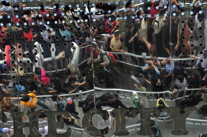 东方人,站,横图,俯视,室外,白天,度假,美景,城市风光,城市,上海,中国,亚洲,行人,游客,游人,服装,景观,许多人,休闲装,黄种人,娱乐,路人,旅客,衣服,站着,一群人,享受,休闲,休闲服,上海世博馆,世博馆,上海世博会,世博,世博会,景色,放松,服饰,展览,申,东亚,世博园,世界博览会,上海市,中华人民共和国,沪,华东地区,过客,展览会,男人,男性,年轻男性,年轻女性,女人,女性,亚洲人,站立,半身,彩图,高角度拍摄,万国博览会,博览会,shzxz1