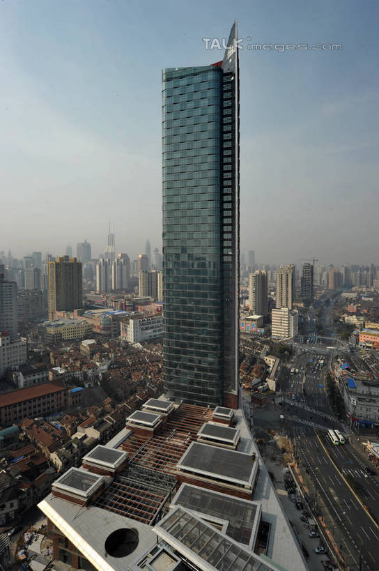 无人,家,高楼大厦,竖图,全景,俯视,航拍,室外,白天,度假,美景,天际线,城市风光,标志建筑,城市,大厦,地标,建筑,摩天大楼,上海,中国,亚洲,阴影,光线,影子,房屋,屋子,景观,公寓,娱乐,建设,虹口区,洋房,楼房,住宅,蓝色,蓝天,天空,阳光,天,享受,休闲,景色,放松,晴朗,申,鸟瞰,北外滩,东亚,上海市,四川北路,万里无云,中华人民共和国,沪,华东地区,晴空,晴空万里,彩图,高角度拍摄,房子,大楼,高层建筑,高楼,摩天楼,上海中信广场,shzxz1