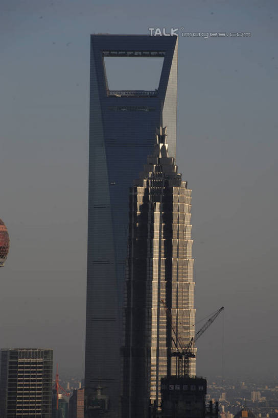 无人,高楼大厦,竖图,室外,白天,正面,度假,美景,城市风光,标志建筑,城市,大厦,地标,建筑,摩天大楼,上海,中国,亚洲,阴影,光线,影子,景观,娱乐,建设,金茂大厦,浦东,蓝色,蓝天,天空,阳光,天,享受,休闲,景色,放松,环球金融中心,晴朗,申,金融中心,陆家嘴,陆家嘴金融贸易区,浦东新区,上海环球金融中心,东亚,上海市,万里无云,中华人民共和国,沪,华东地区,金茂大楼,环球金融中心大厦,晴空,晴空万里,彩图,大楼,高层建筑,高楼,摩天楼,shzxz1