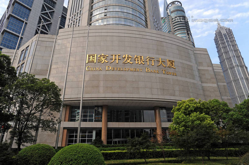 无人,高楼大厦,横图,室外,白天,仰视,度假,草地,草坪,美景,植物,城市风光,标志建筑,城市,大厦,地标,建筑,摩天大楼,上海,中国,亚洲,阴影,光线,标志,文字,影子,字符,景观,云,云朵,云彩,娱乐,标识,建设,浦东,草,树,树木,蓝色,绿色,白云,蓝天,天空,阳光,自然,天,享受,休闲,汉字,景色,放松,生长,晴朗,成长,申,中文,国家开发银行大厦,金融中心,陆家嘴,陆家嘴金融贸易区,浦东新区,东亚,上海市,中华人民共和国,沪,华东地区,国文,华文,晴空,彩图,低角度拍摄,大楼,高层建筑,高楼,摩天楼,浦东发展银行大厦,shzxz1