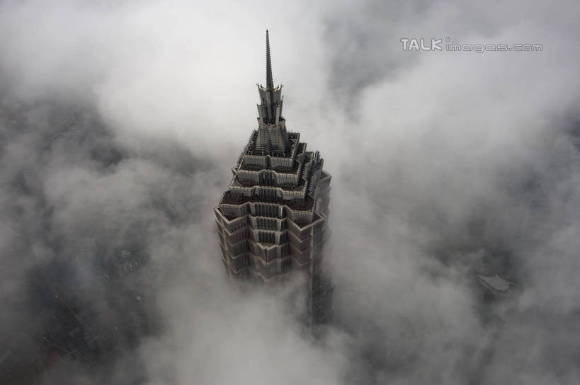 无人,高楼大厦,横图,俯视,航拍,室外,白天,度假,美景,雾,城市风光,标志建筑,城市,大厦,地标,建筑,摩天大楼,上海,中国,亚洲,朦胧,模糊,景观,云,云朵,云彩,娱乐,建设,金茂大厦,浦东,白云,享受,休闲,景色,放松,申,迷雾,鸟瞰,金融中心,陆家嘴,陆家嘴金融贸易区,浦东新区,东亚,上海市,中华人民共和国,沪,华东地区,金茂大楼,大雾,彩图,高角度拍摄,大楼,高层建筑,高楼,摩天楼,shzxz1