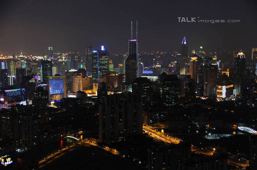 无人,家,高楼大厦,商店,横图,俯视,室外,夜晚,购物,度假,消费,美景,城市风光,标志建筑,超市,城市,大厦,地标,建筑,路灯,摩天大楼,商场,夜景,照明,上海,中国,亚洲,阴影,光线,影子,房屋,屋子,景观,公寓,灯光,娱乐,建设,洋房,楼房,住宅,灯,南京路,享受,休闲,景色,放松,金融,百货,南京路步行街,南京东路,照亮,申,照明设备,选购,贸易,百货公司,黄浦区,东亚,上海市,中华人民共和国,沪,华东地区,血拼,彩图,高角度拍摄,房子,大楼,高层建筑,高楼,购物商场,购物中心,摩天楼,商业中心,上海世茂国际广场,世贸国际广场,shzxz1