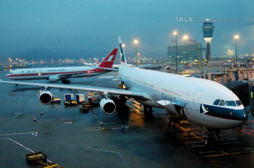 无人,机场,横图,室外,白天,正面,旅游,度假,标志建筑,地标,飞机,飞机场,建筑,路灯,照明,上海,中国,亚洲,停靠,阴影,光线,影子,灯光,交通,娱乐,航空,建设,灯,航站楼,交通工具,享受,休闲,旅游胜地,放松,运输,虹桥机场,照亮,申,客机,照明设备,停泊,载具,候机楼,东亚,长宁区,上海市,中华人民共和国,沪,华东地区,虹桥路,上海虹桥国际机场,旅客航站楼,航空站,空港,彩图,shzxz1