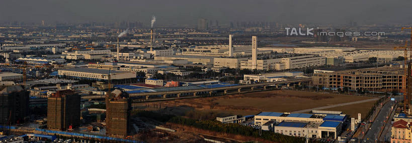 无人,家,高楼大厦,横图,全景,俯视,航拍,室外,白天,度假,美景,天际线,植物,城市风光,城市,大厦,道路,建筑,路,摩天大楼,公路,上海,中国,亚洲,阴影,光线,影子,房屋,屋子,景观,公寓,分界线,停车线,交通,娱乐,建设,洋房,楼房,住宅,树,树木,绿色,天空,阳光,自然,天,享受,休闲,景色,放松,生长,成长,车行道,车行道分界线,申,鸟瞰,标线,东亚,车行线,安亭,上海国际汽车城,上海市,嘉定区,中华人民共和国,沪,华东地区,马路,彩图,高角度拍摄,房子,大楼,高层建筑,高楼,摩天楼,安亭镇,上海大众,上海大众汽车有限公司,shzxz1